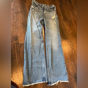 Abercrombie Annie high rise wide leg jeans. Like new condition.